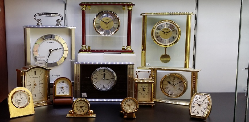 vitrine de reveils bijouterie horlogerie trouville